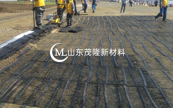 《京臺高速改擴建》土工布、土工格柵施工