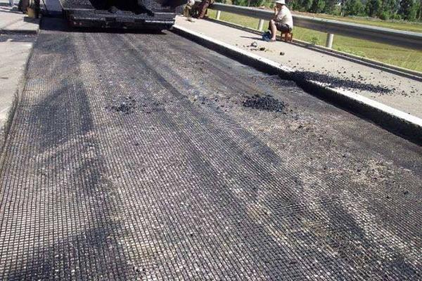 土工格柵在公路路基上的應(yīng)用  第3張