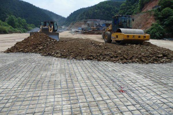 在高速公路修建時(shí)鋪設(shè)鋼塑土工格柵能起到什么作用呢？  第3張