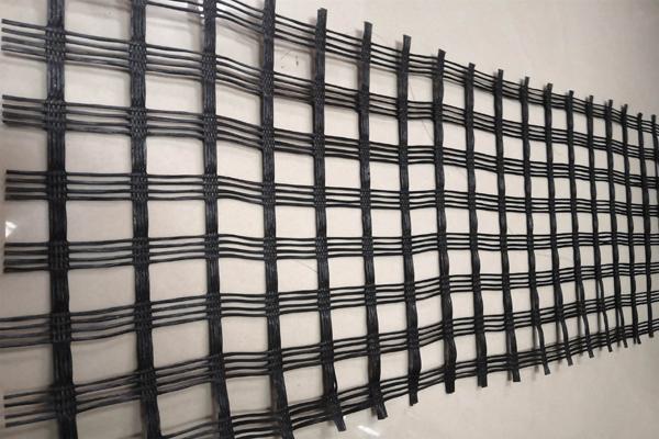 玻纖土工格柵施工中的固定方法有哪些？探討不同方案