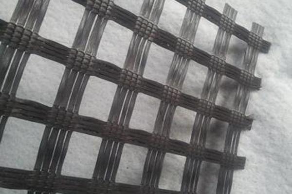 探討經(jīng)編玻纖土工格柵的優(yōu)勢