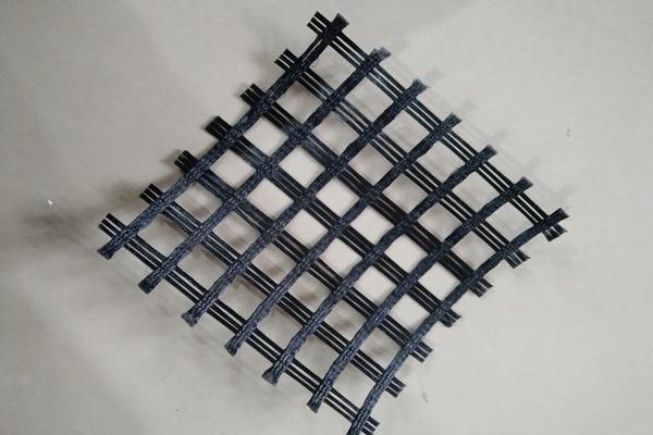 經(jīng)編滌綸土工格柵與鋼塑土工格柵的區(qū)別