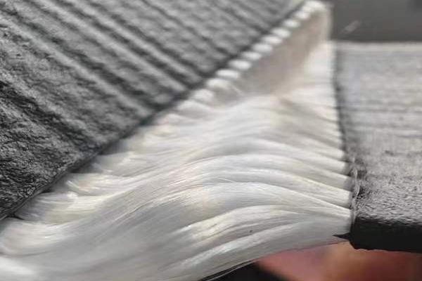 高韌性聚酯紗線集束土工格柵與聚酯經(jīng)編滌綸土工格柵有什么區(qū)別
