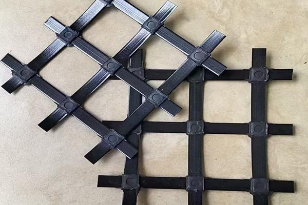 高韌性聚酯紗線集束土工格柵在河道中的應(yīng)用有哪些